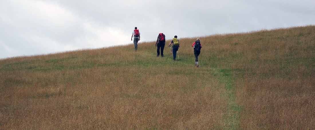 trekkers-on-hill trekkers-on-hill